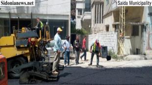بالصور: فرق طوارىء وإطفاء بلدية صيدا واكبت بدء تزفيت الشوارع التي تم حفرها لمشروع الصرف الصحي وبإشراف مؤسسة مياه لبنان الجنوبي